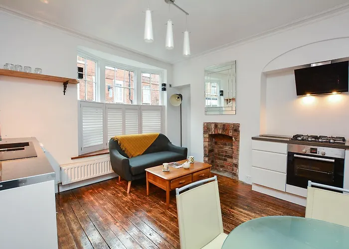 Al-Fresco&Maisonette Apartments - FREE PRIVATE PARKING 1 SPACE - 60 SECOND WALK 2 MINSTER